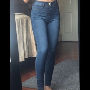 stretchy skinny jeans